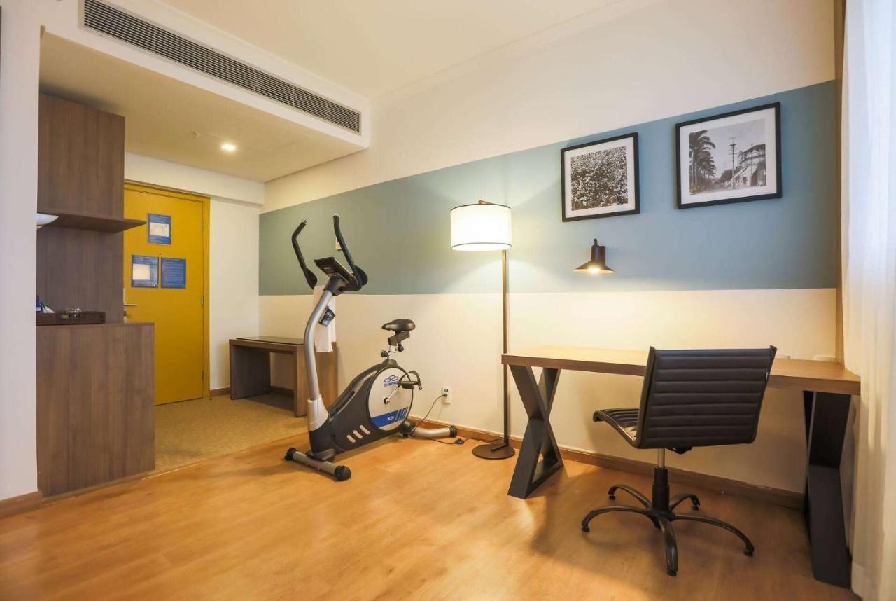 Tryp By Wyndham Ribeirao Preto Hotel Bagian luar foto A typical room at the hotel