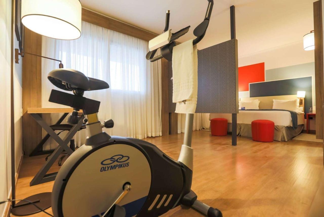 Tryp By Wyndham Ribeirao Preto Hotel Bagian luar foto An exercise bike in a hotel room