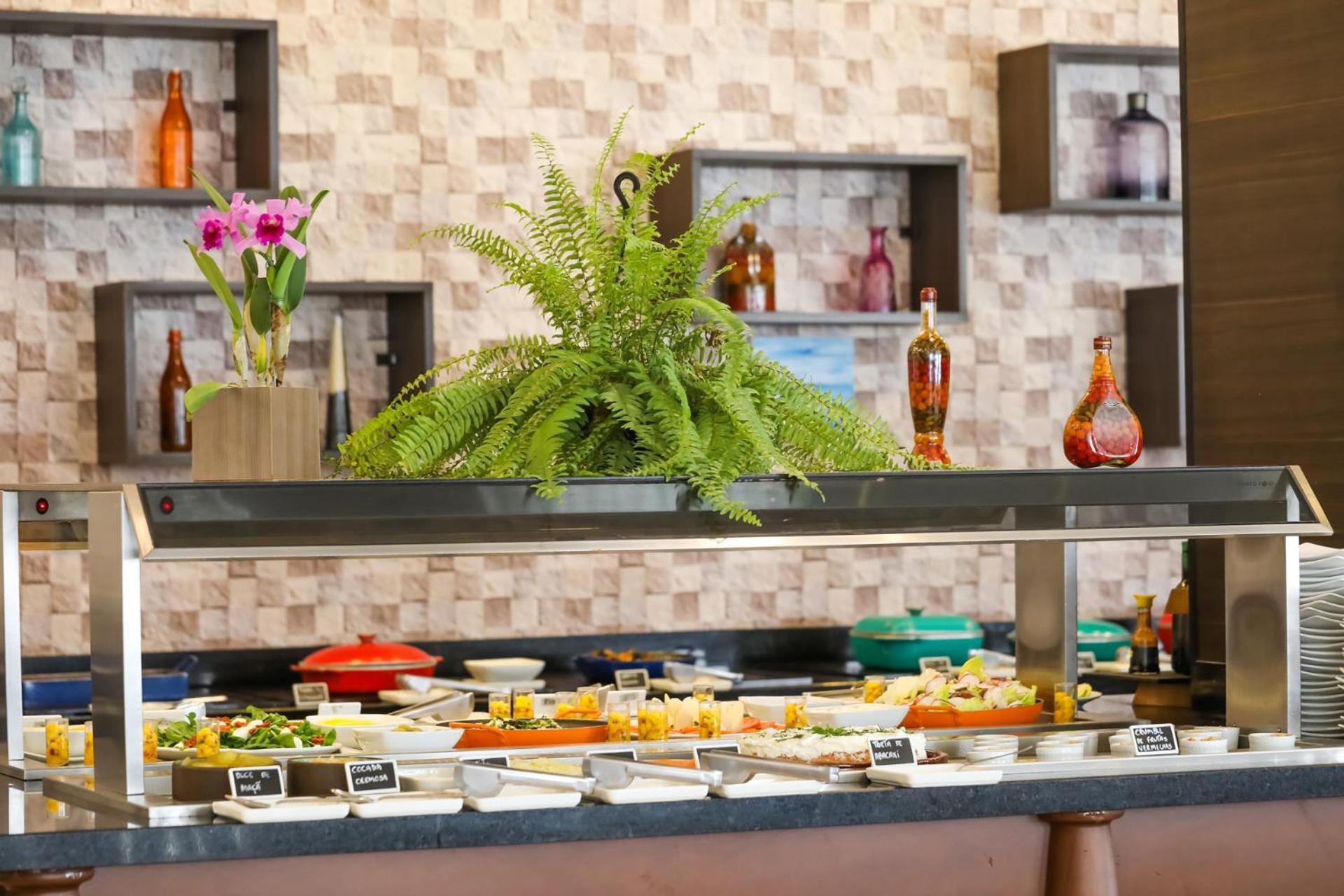Tryp By Wyndham Ribeirao Preto Hotel Bagian luar foto A salad bar