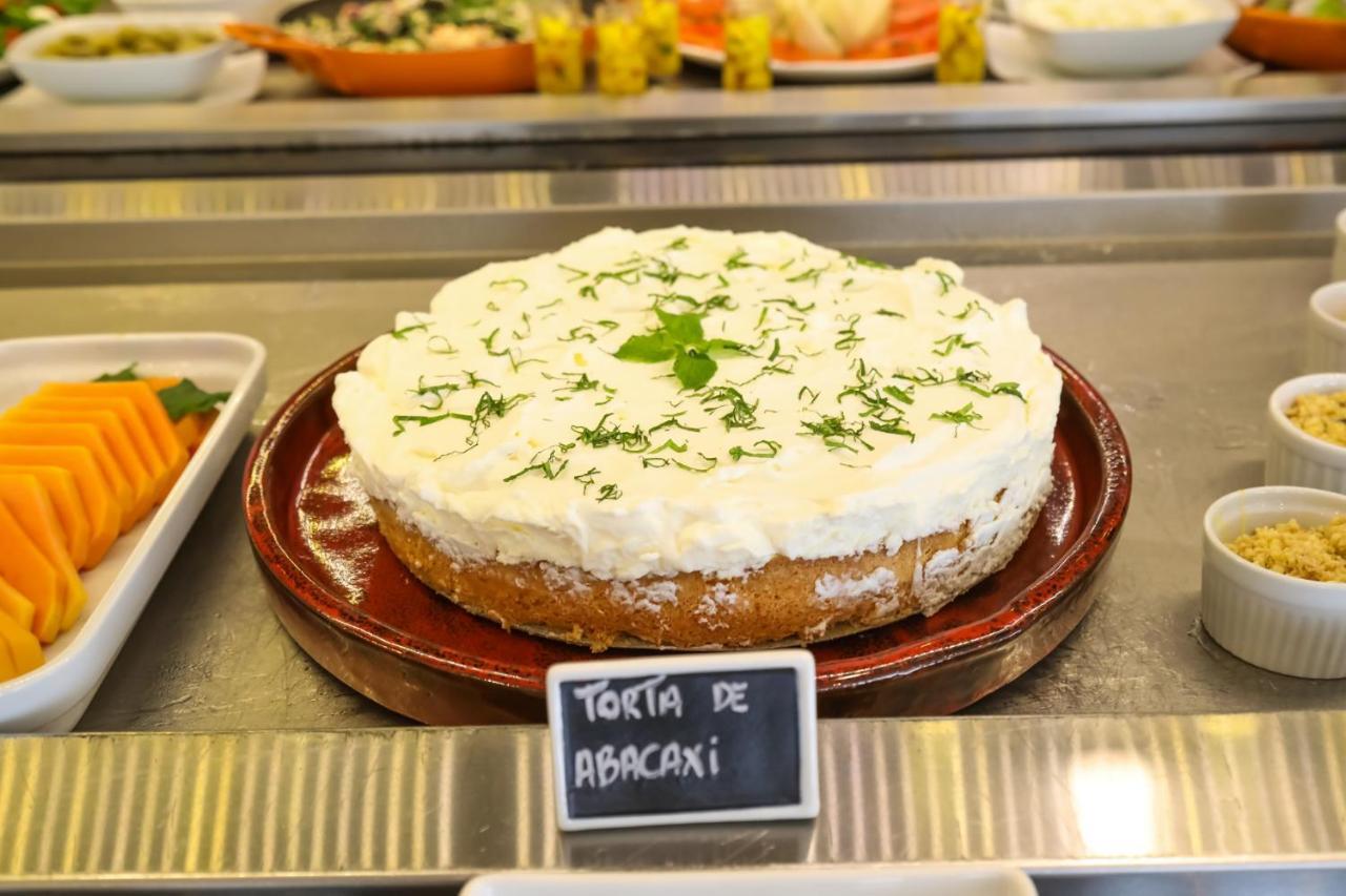 Tryp By Wyndham Ribeirao Preto Hotel Bagian luar foto A cake made with abacaxi